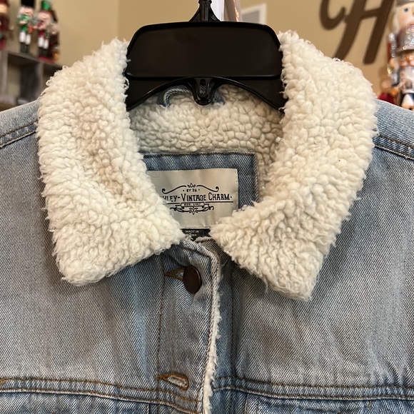 Ashley Vintage Charm denim jacket. Faux fur lining on the inside, Size S - Picture 3 of 5